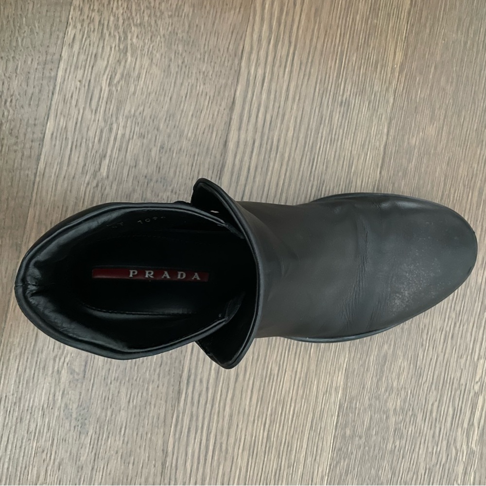 Boot with buckle